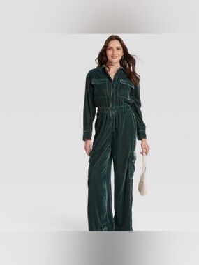 Like new Universal Thread Dark Green Velvet Utility Jumpsuit Size 16